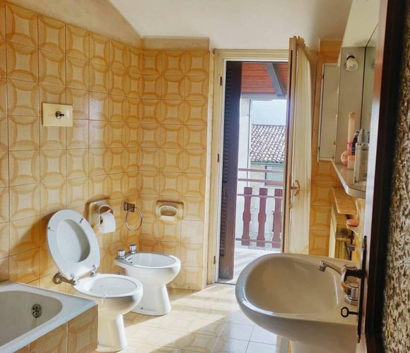 Villetta a schiera di testa con giardinetto Albino