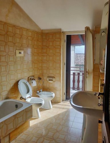 Villetta a schiera di testa con giardinetto Albino