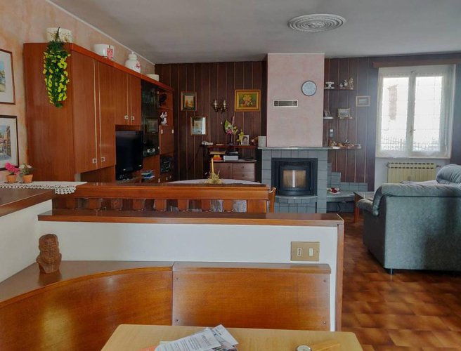 Villetta a schiera di testa con giardinetto Albino