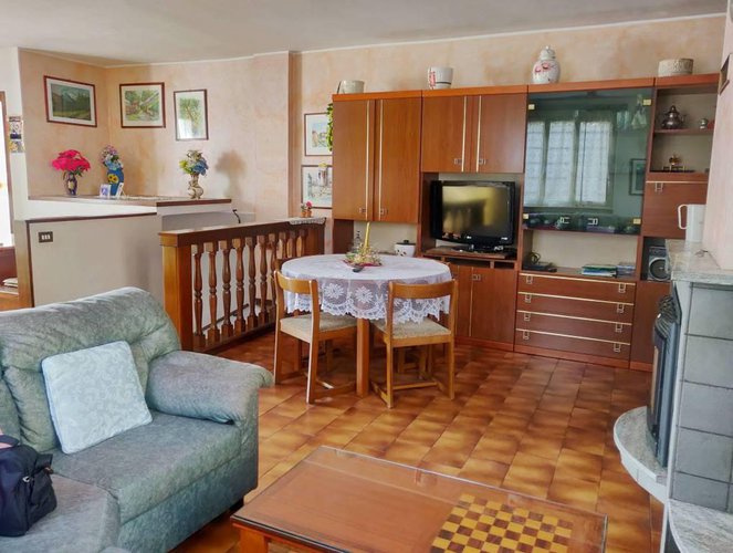 Villetta a schiera di testa con giardinetto Albino