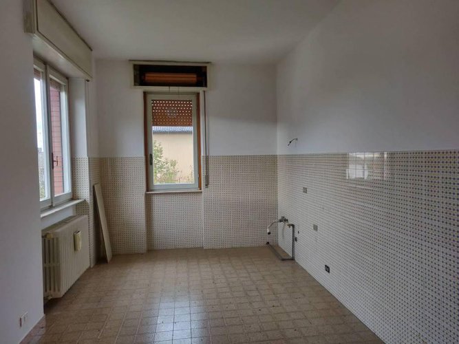 Grande quadrilocale con box e cantina Nembro