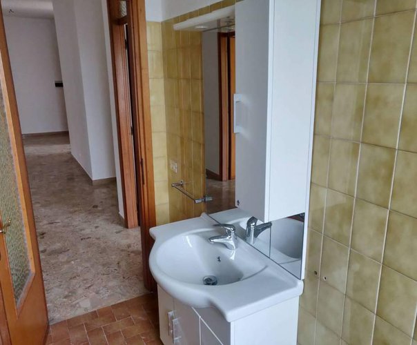 Grande quadrilocale con box e cantina Nembro