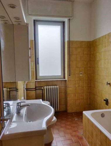 Grande quadrilocale con box e cantina Nembro