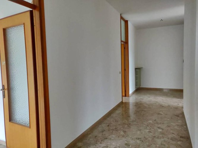 Grande quadrilocale con box e cantina Nembro