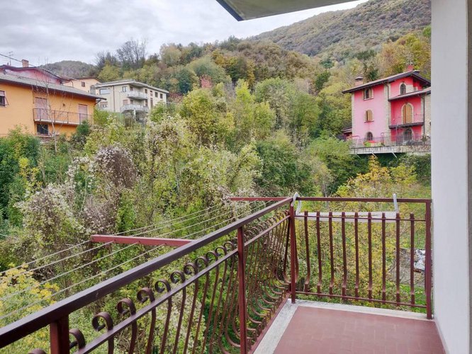 Grande quadrilocale con box e cantina Nembro