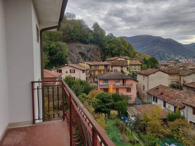 Grande quadrilocale con box e cantina Nembro