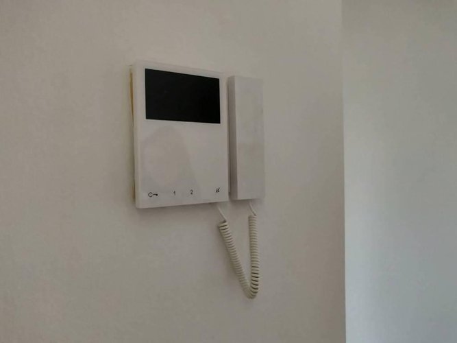 Grande quadrilocale con box e cantina Nembro