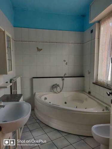 Trilocale adattabile a quadri di 125, box compreso Albino