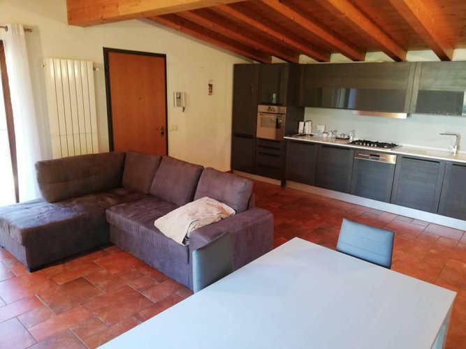 Trilocale ultimo piano con box... arredato!