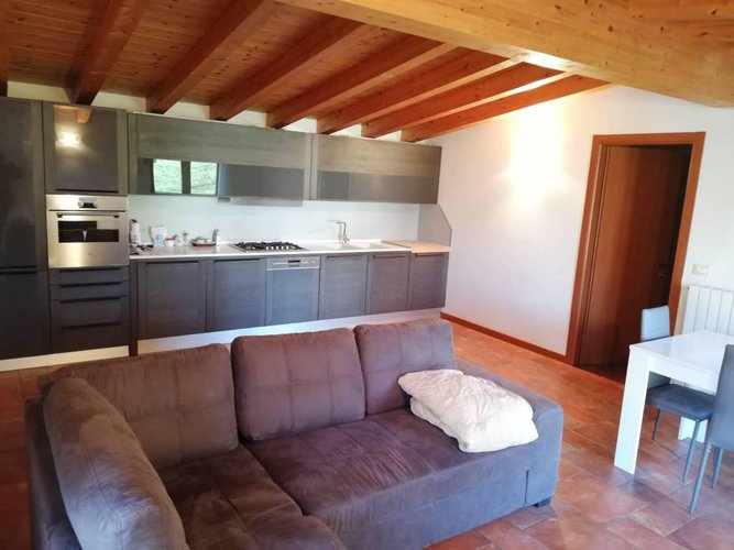 Trilocale ultimo piano con box... arredato! Albino