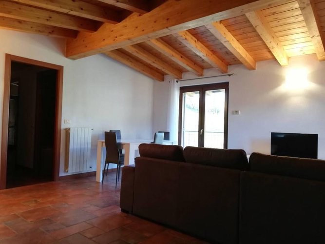 Trilocale ultimo piano con box... arredato! Albino