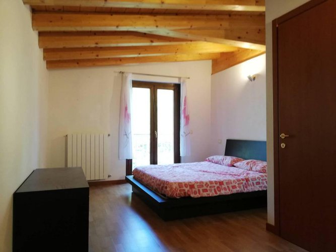 Trilocale ultimo piano con box... arredato! Albino