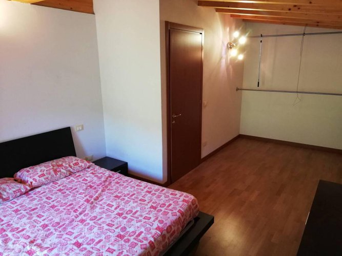 Trilocale ultimo piano con box... arredato! Albino