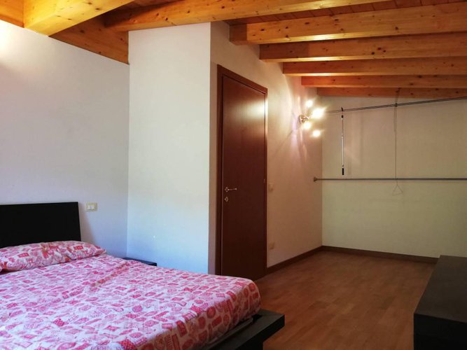 Trilocale ultimo piano con box... arredato! Albino