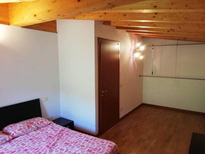 Trilocale ultimo piano con box... arredato! Albino