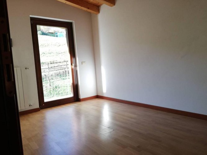 Trilocale ultimo piano con box... arredato! Albino