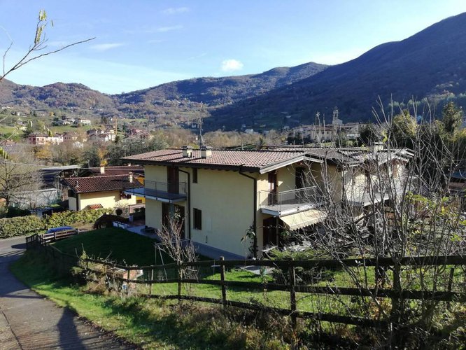 Trilocale ultimo piano con box... arredato! Albino