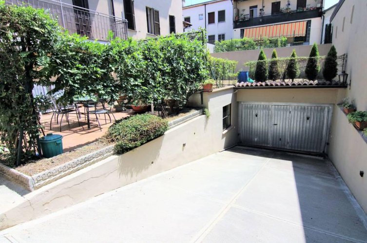 vicinanze Piazza Sant'Anna in casetta con giardino e box Bergamo