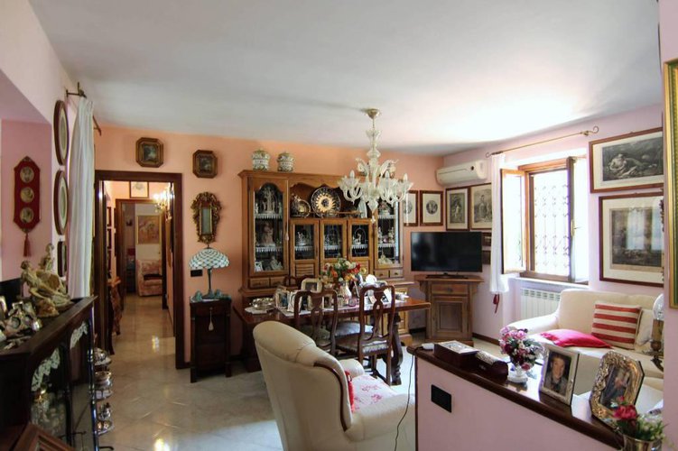 vicinanze Piazza Sant'Anna in casetta con giardino e box Bergamo