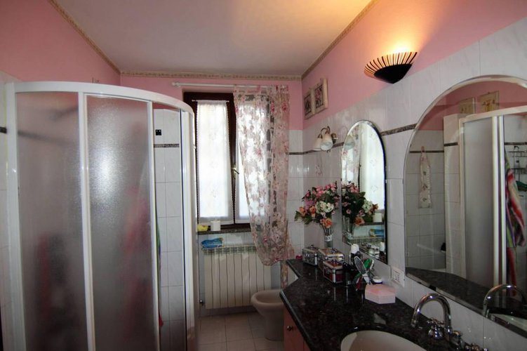 vicinanze Piazza Sant'Anna in casetta con giardino e box Bergamo