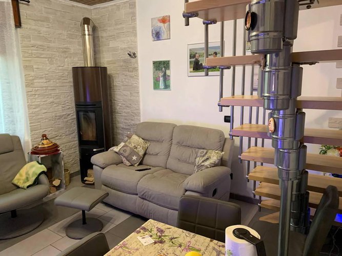 PORZIONE DI CASA CON UN MONOLOCALE, UN BILOCALE E GIARDINO Seriate