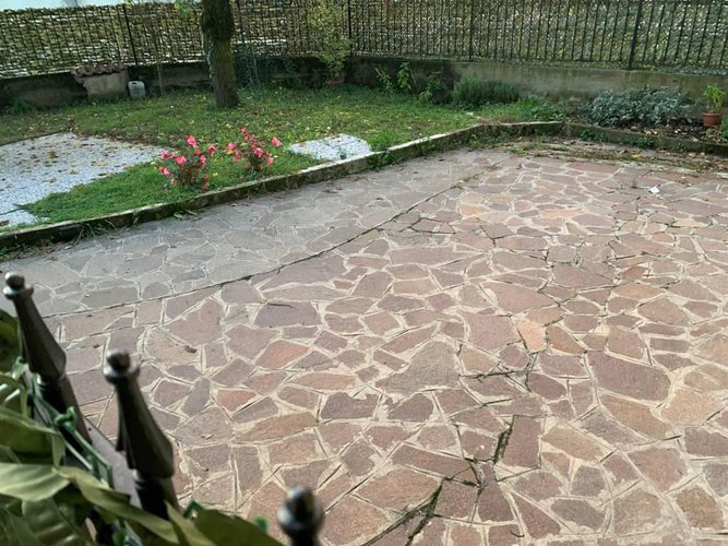 PORZIONE DI CASA CON UN MONOLOCALE, UN BILOCALE E GIARDINO Seriate