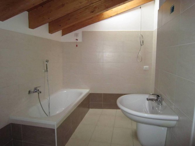 NEMBRO TRILOCALE COME NUOVO SU DUE LIVELLI Nembro