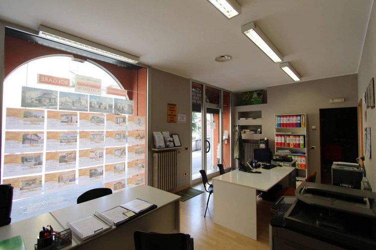 Negozio con due locali al piano terra in centro paese! Palosco