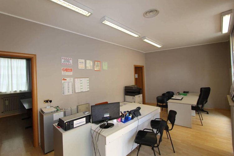 Negozio con due locali al piano terra in centro paese! Palosco