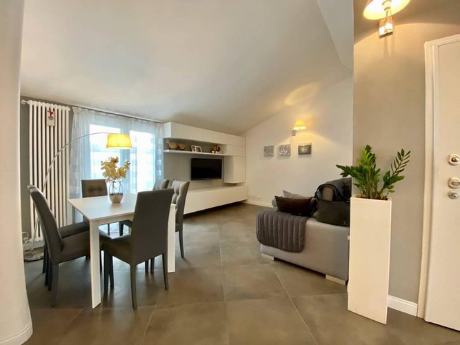 FAVOLOSO ED ELEGANTE APPARTAMENTO AL PIANO MANSARDATO! Trescore Balneario