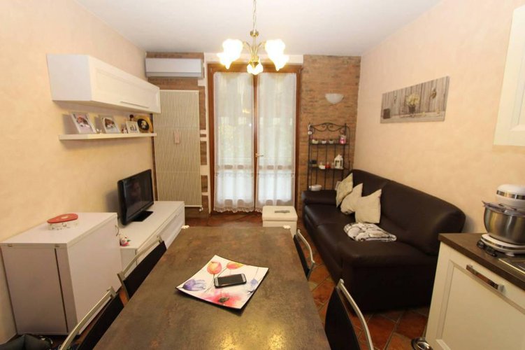 ELEGANTE BILOCALE IN ZONA PEDECOLLINARE Grumello del Monte