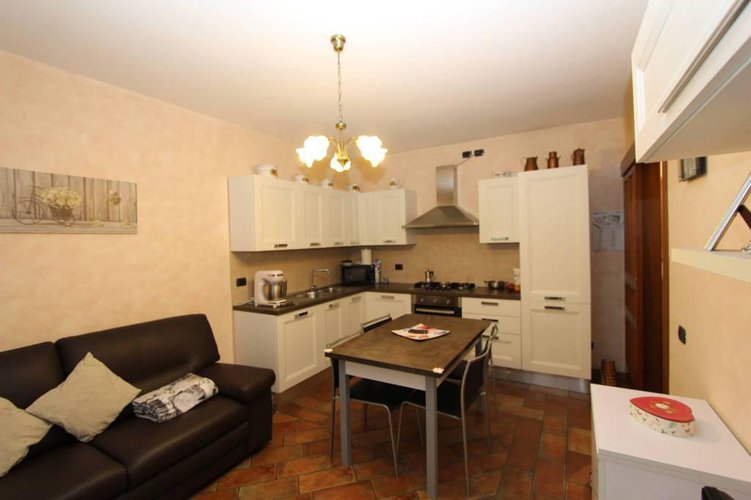 ELEGANTE BILOCALE IN ZONA PEDECOLLINARE Grumello del Monte