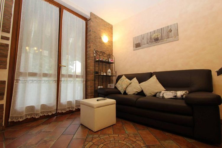 ELEGANTE BILOCALE IN ZONA PEDECOLLINARE Grumello del Monte