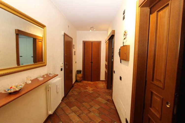 ELEGANTE BILOCALE IN ZONA PEDECOLLINARE Grumello del Monte