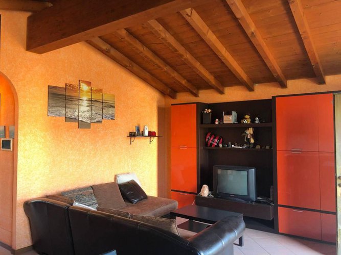 TRILOCALE CON GIARDINO Fara Olivana con Sola