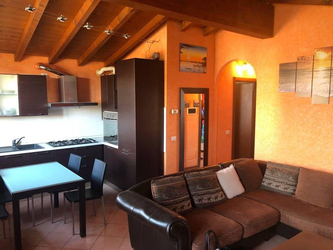 TRILOCALE CON GIARDINO Fara Olivana con Sola