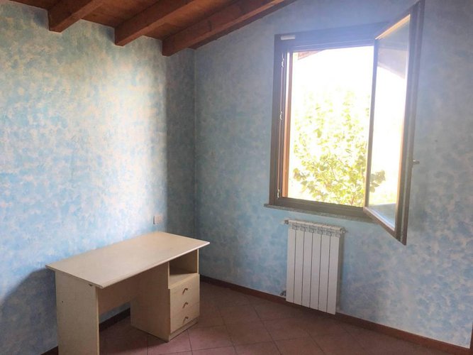 TRILOCALE CON GIARDINO Fara Olivana con Sola