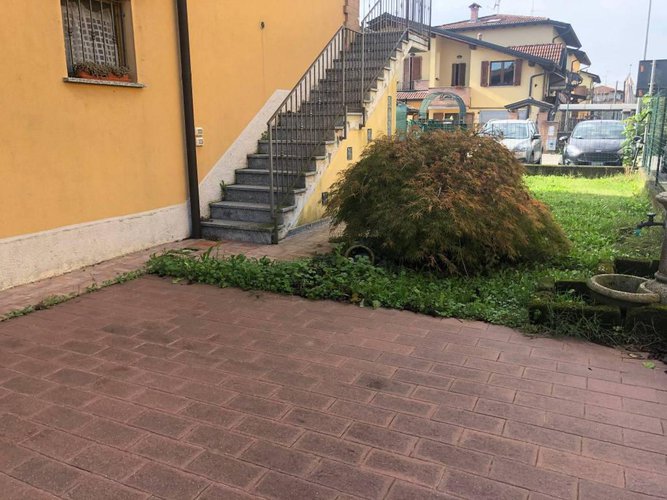 TRILOCALE CON GIARDINO Fara Olivana con Sola