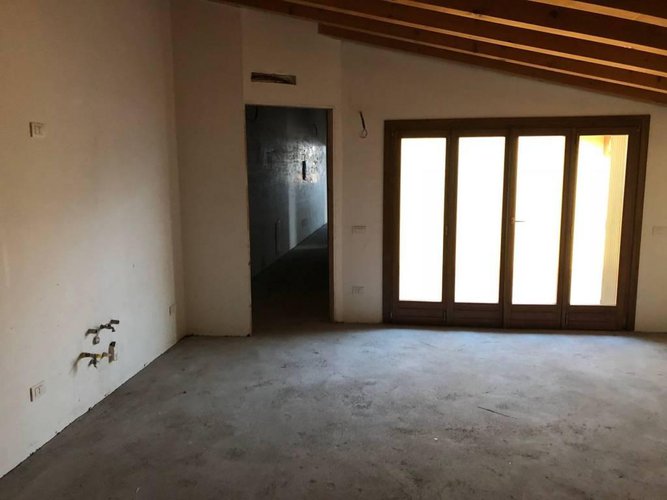 MANSARDA DA ULTIMARE CON DOPPIO BOX Mornico al Serio