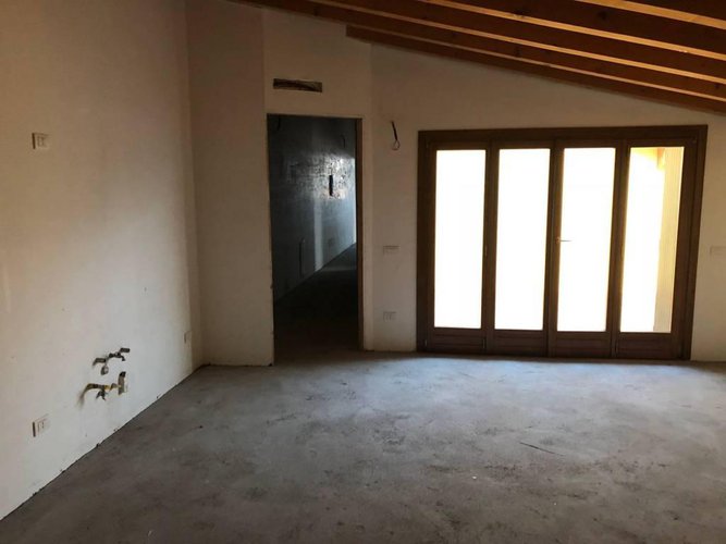 MANSARDA DA ULTIMARE CON DOPPIO BOX Cividate al Piano