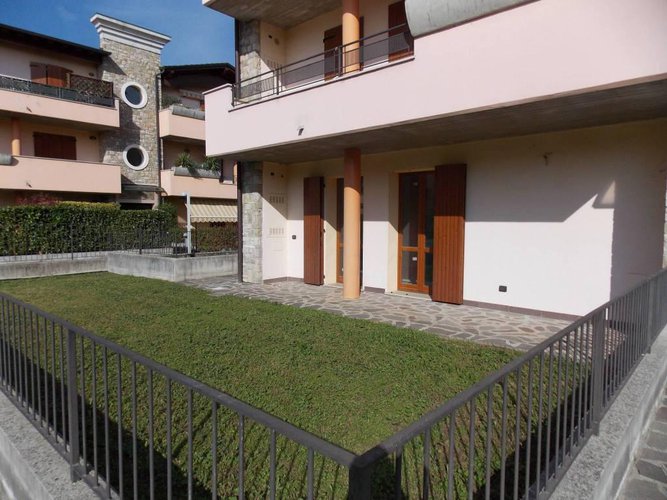 QUADRILOCALE CON GIARDINO A PALAZZOLO SULL'OGLIO Grumello del Monte
