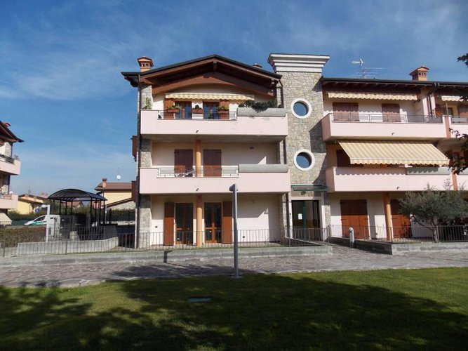 QUADRILOCALE CON GIARDINO A PALAZZOLO SULL'OGLIO Grumello del Monte