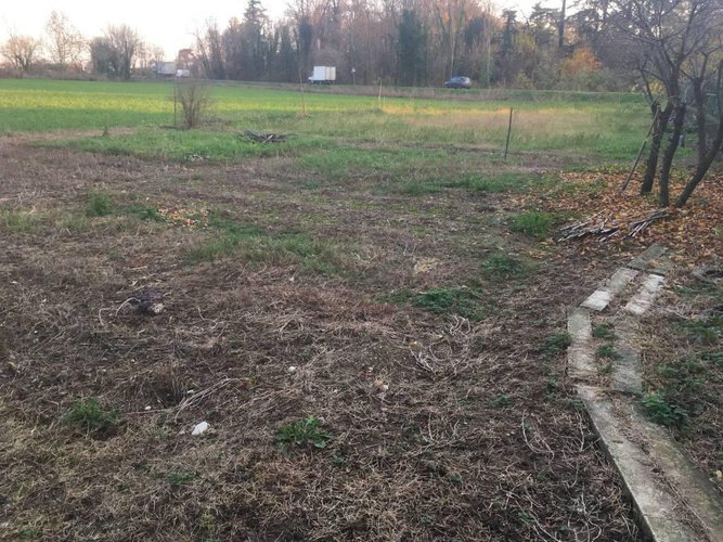 CASEGGIATO IN POSIZIONE STRATEGICA IN ZONA DI PASSAGGIO Calcinate