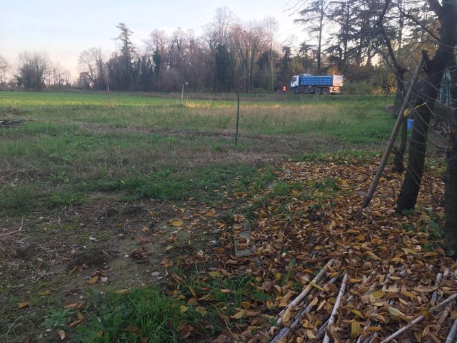 CASEGGIATO IN POSIZIONE STRATEGICA IN ZONA DI PASSAGGIO Calcinate