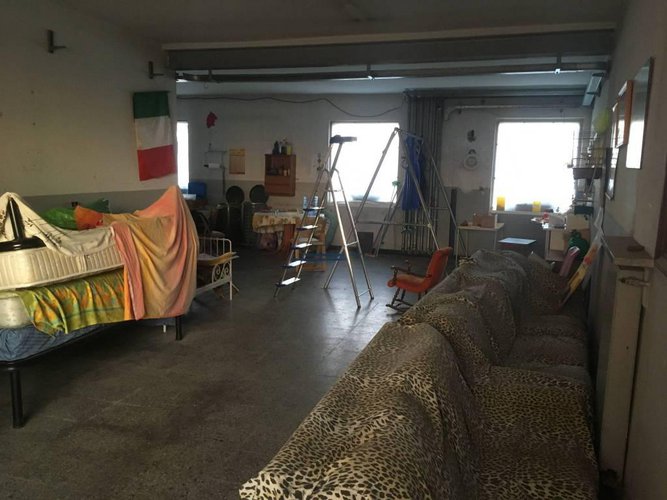 CASEGGIATO IN POSIZIONE STRATEGICA IN ZONA DI PASSAGGIO Calcinate