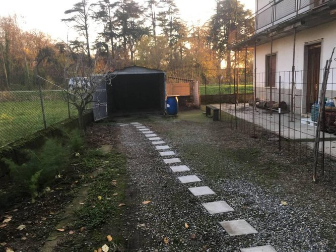 CASEGGIATO IN POSIZIONE STRATEGICA IN ZONA DI PASSAGGIO Calcinate