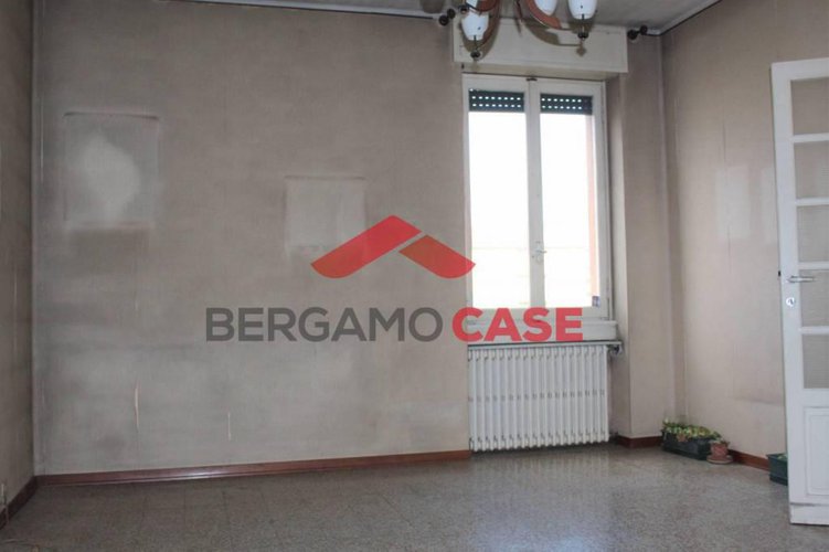 Bilocale ultimo piano zona via suardi Bergamo