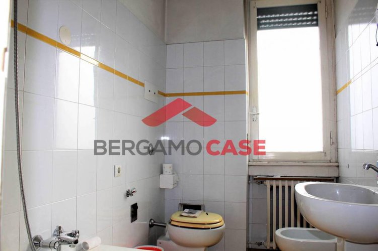 Bilocale ultimo piano zona via suardi Bergamo