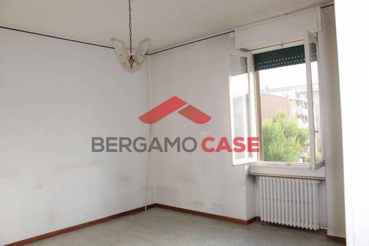 Bilocale ultimo piano zona via suardi Bergamo