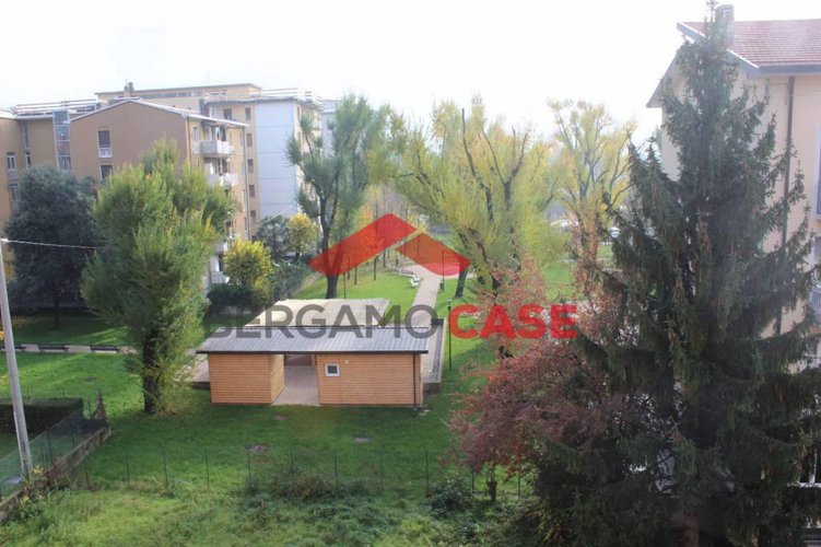 Bilocale ultimo piano zona via suardi Bergamo